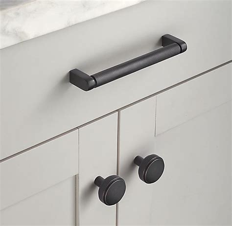 rh cabinet hardware